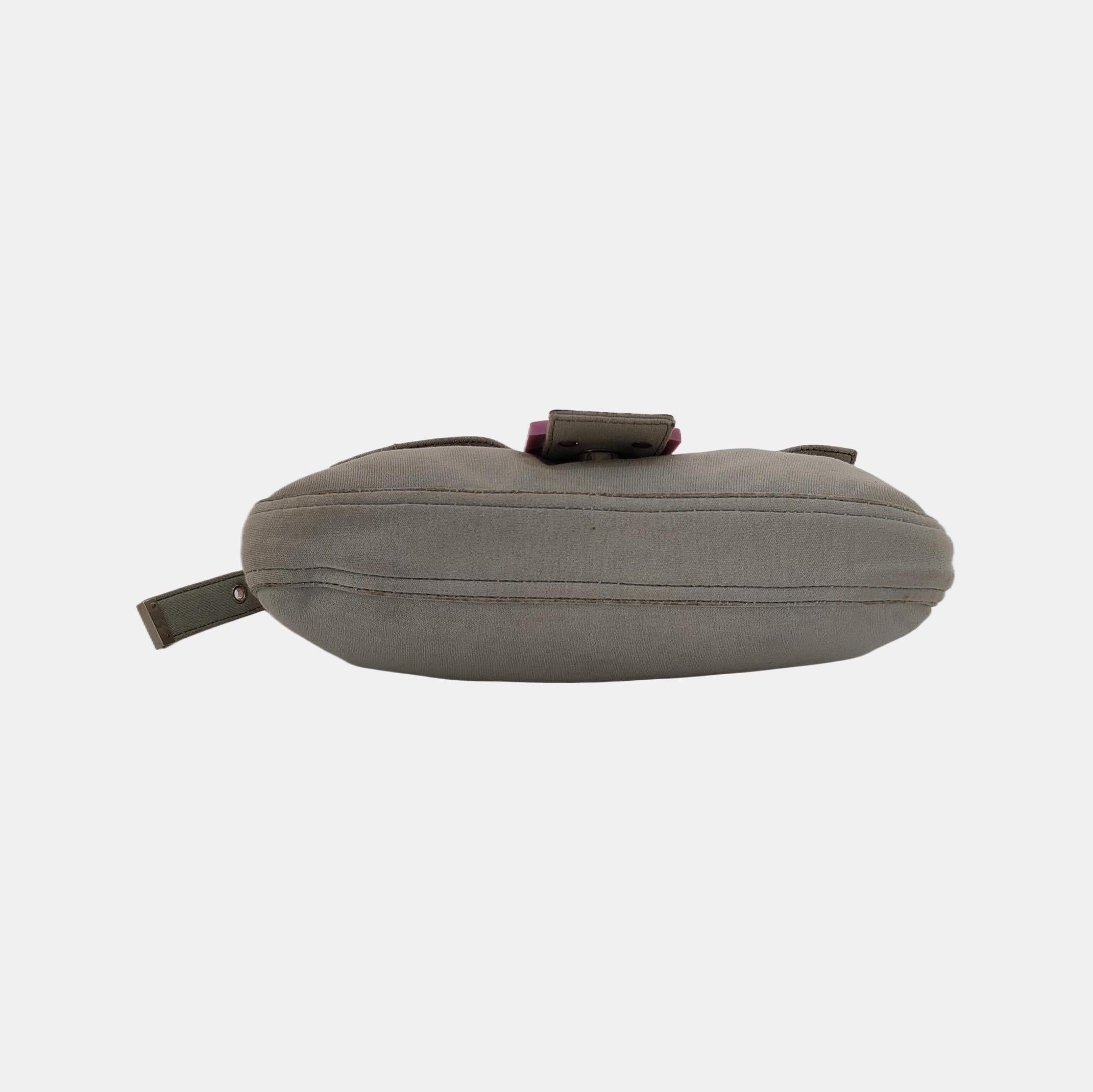 FENDI Baguette Vintage Pale Grey Cloth Pink Buckle In Fair Condition For Sale In AUBERVILLIERS, FR