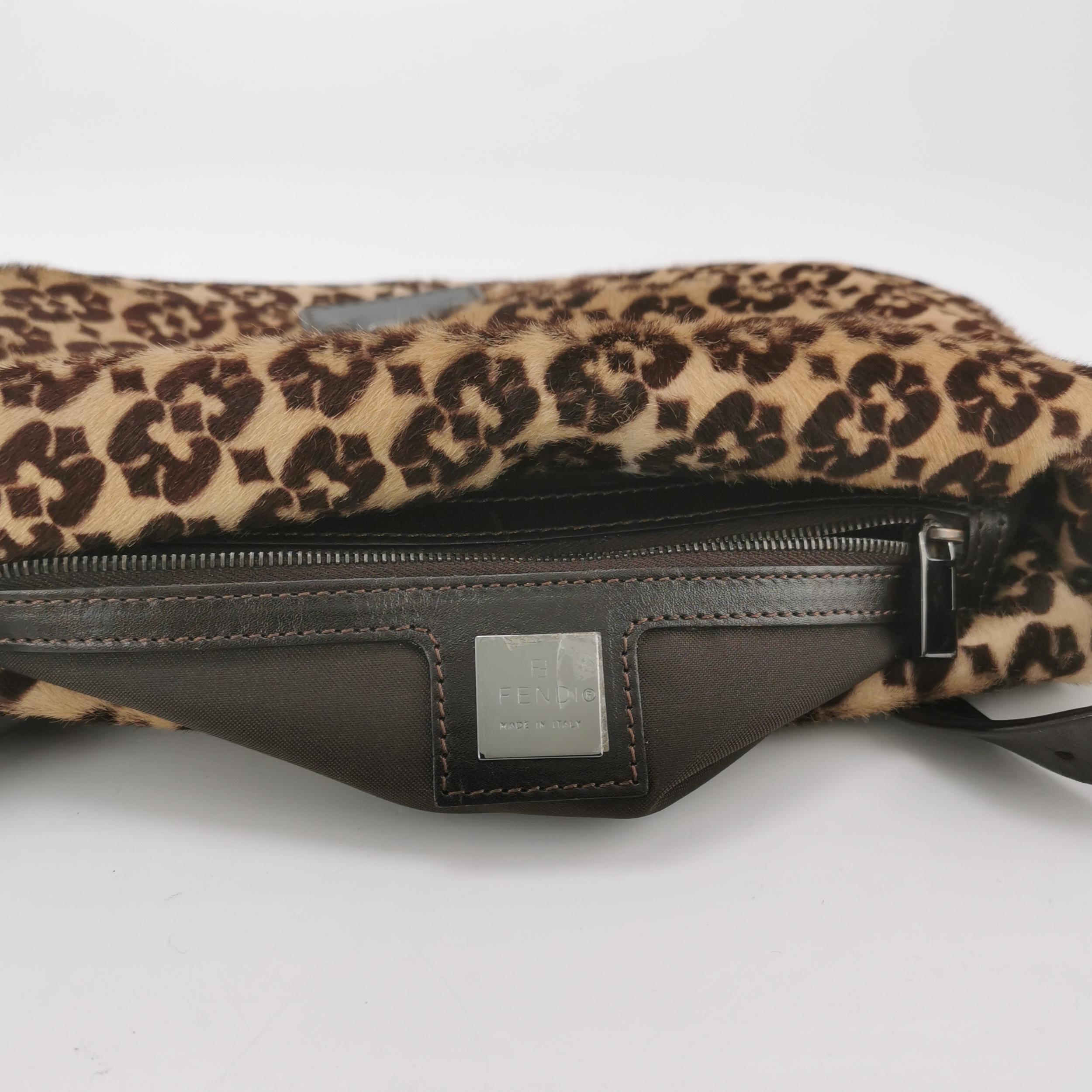 Fendi - Baguette Vintage - Sac à bandoulière à double rabat en poils de poney en vente 5