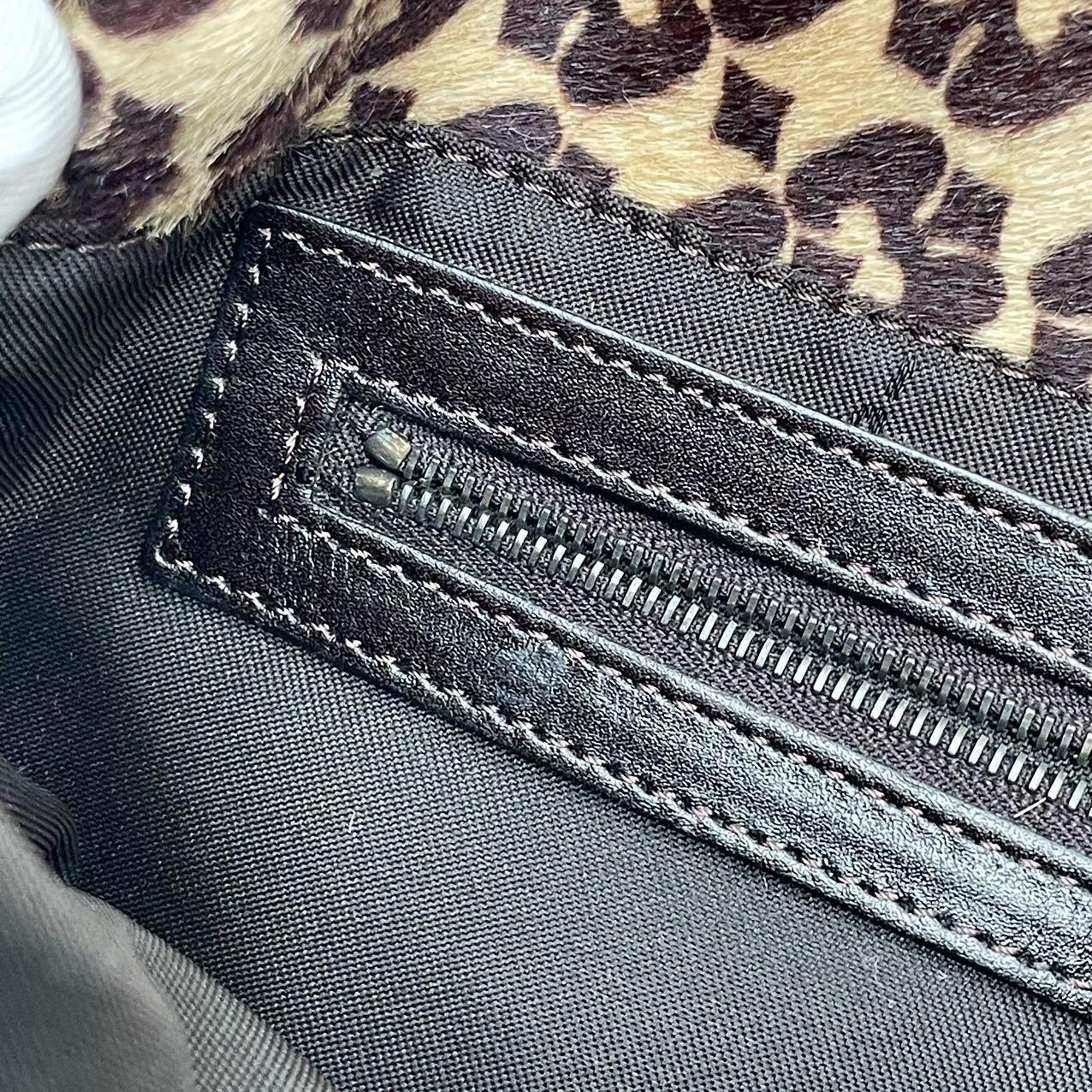 Fendi - Baguette Vintage - Sac à bandoulière à double rabat en poils de poney en vente 10