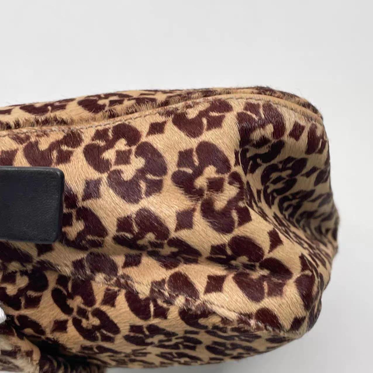Fendi - Baguette Vintage - Sac à bandoulière à double rabat en poils de poney en vente 15