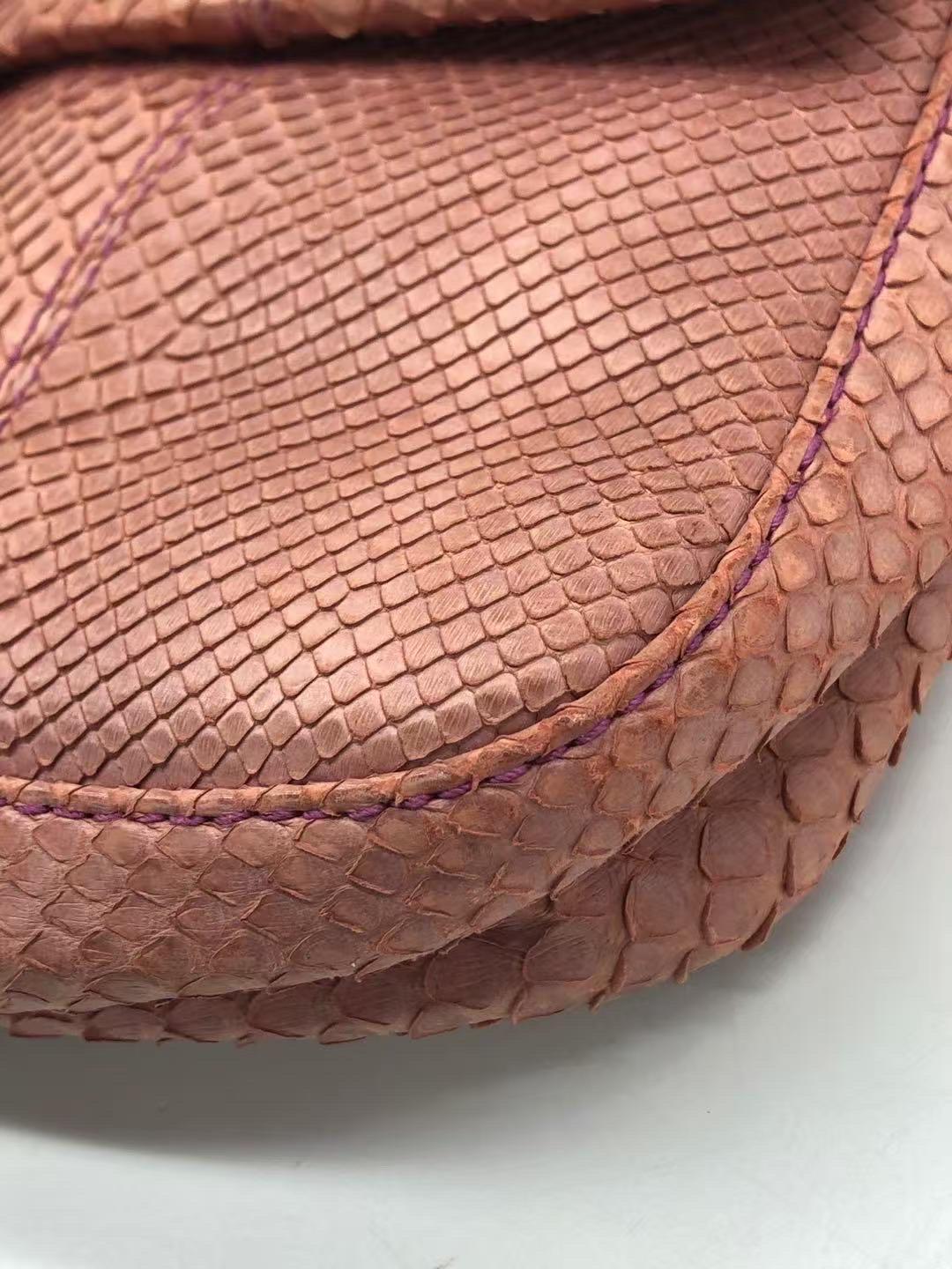 FENDI Sac à bandoulière vintage baguette en cuir violet en vente 11