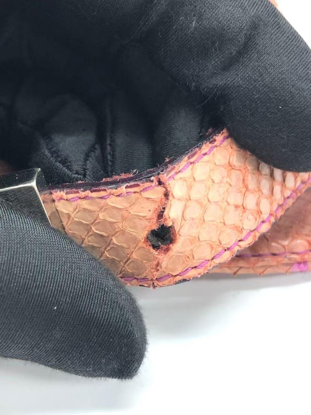 FENDI Sac à bandoulière vintage baguette en cuir violet en vente 12