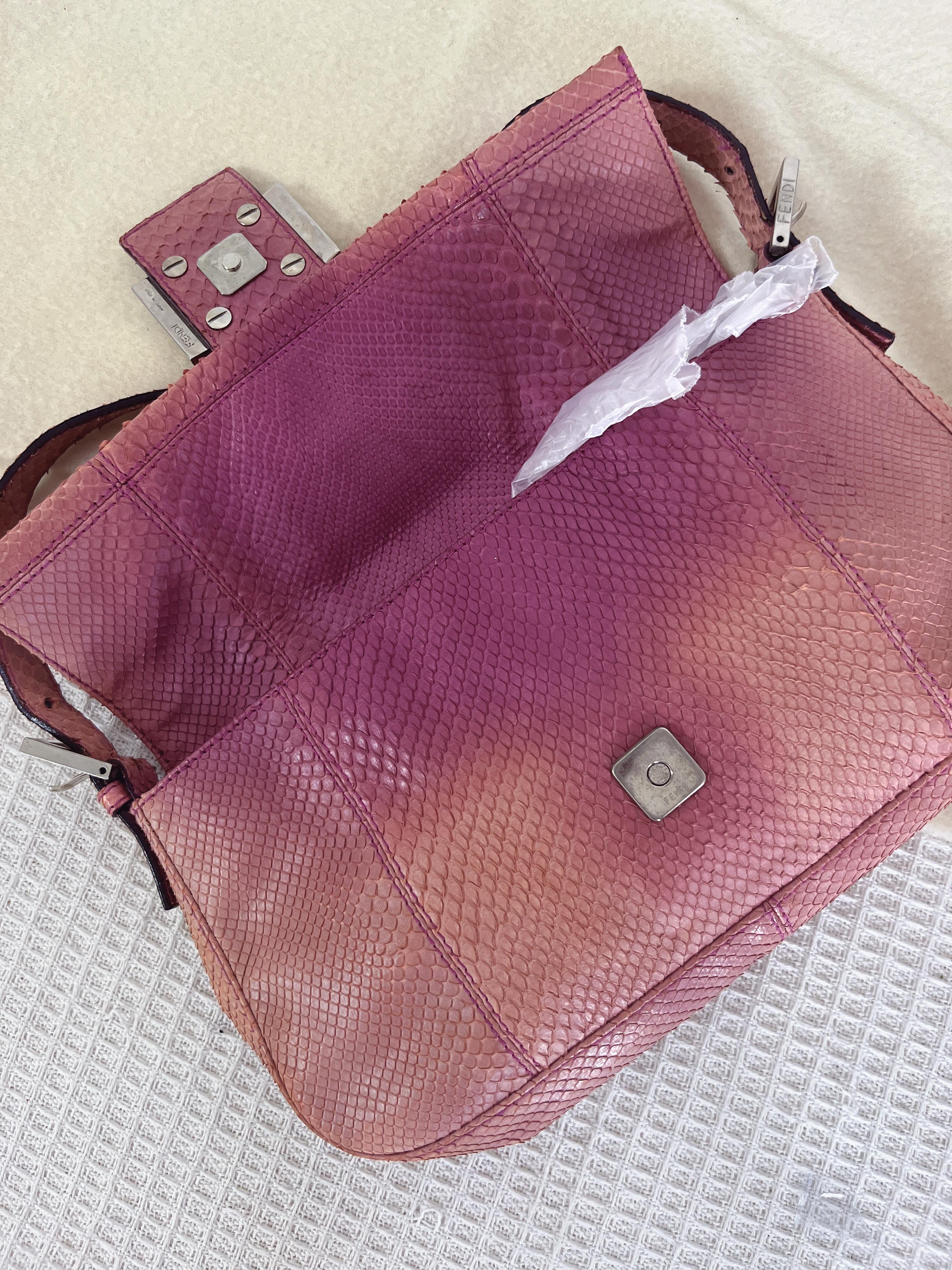 FENDI Sac à bandoulière vintage baguette en cuir violet en vente 13