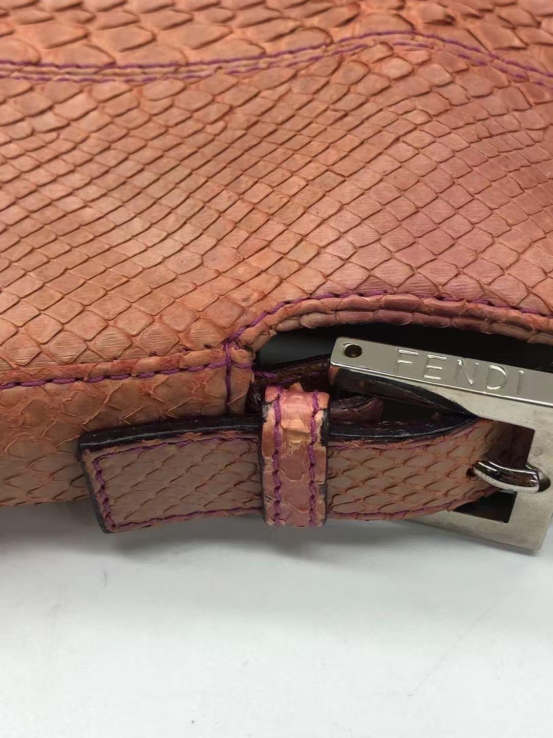 FENDI Sac à bandoulière vintage baguette en cuir violet Pour femmes en vente