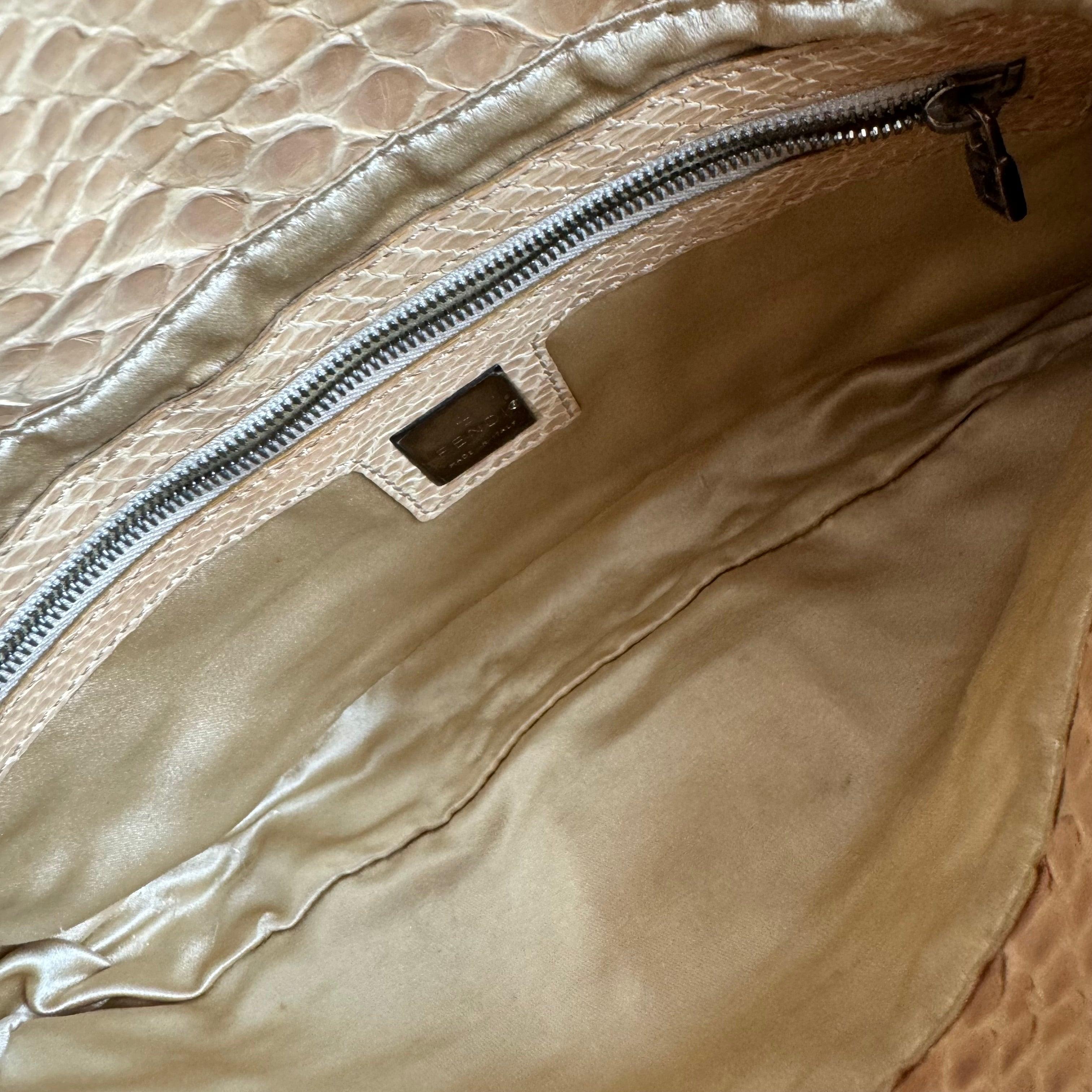 Fendi Baguette Vintage Raro Coleccionable Lentejuelas doradas y piel de pitón 11