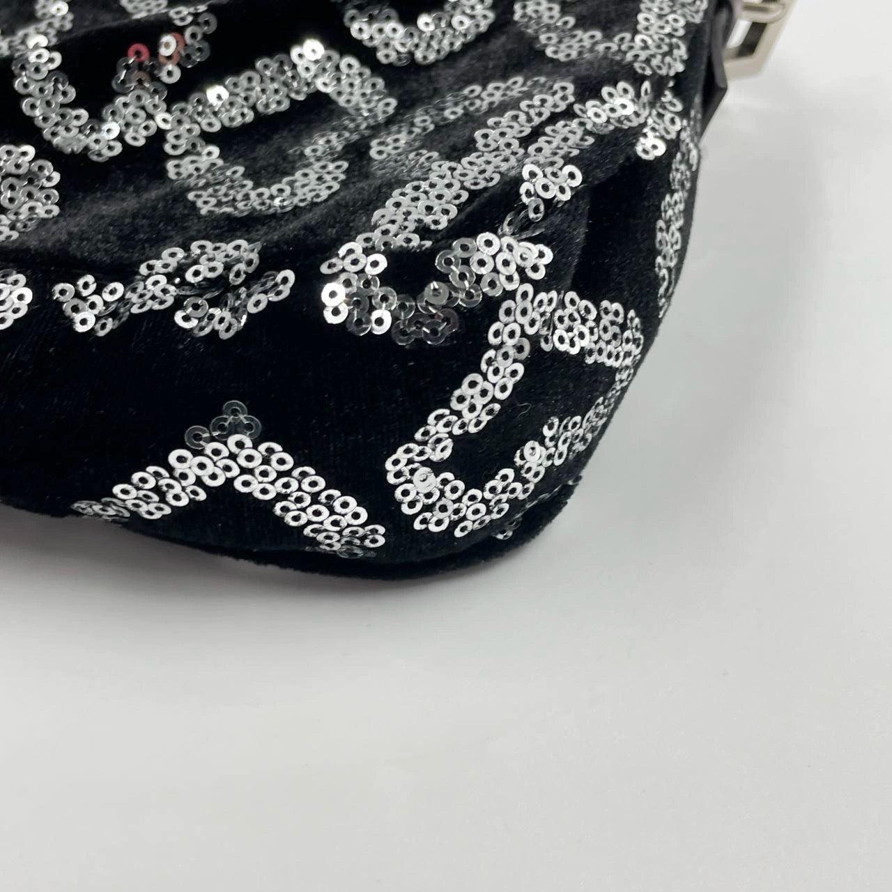 FENDI Baguette White Heart Shaped Sequin Black Shoulder Bag For Sale 11