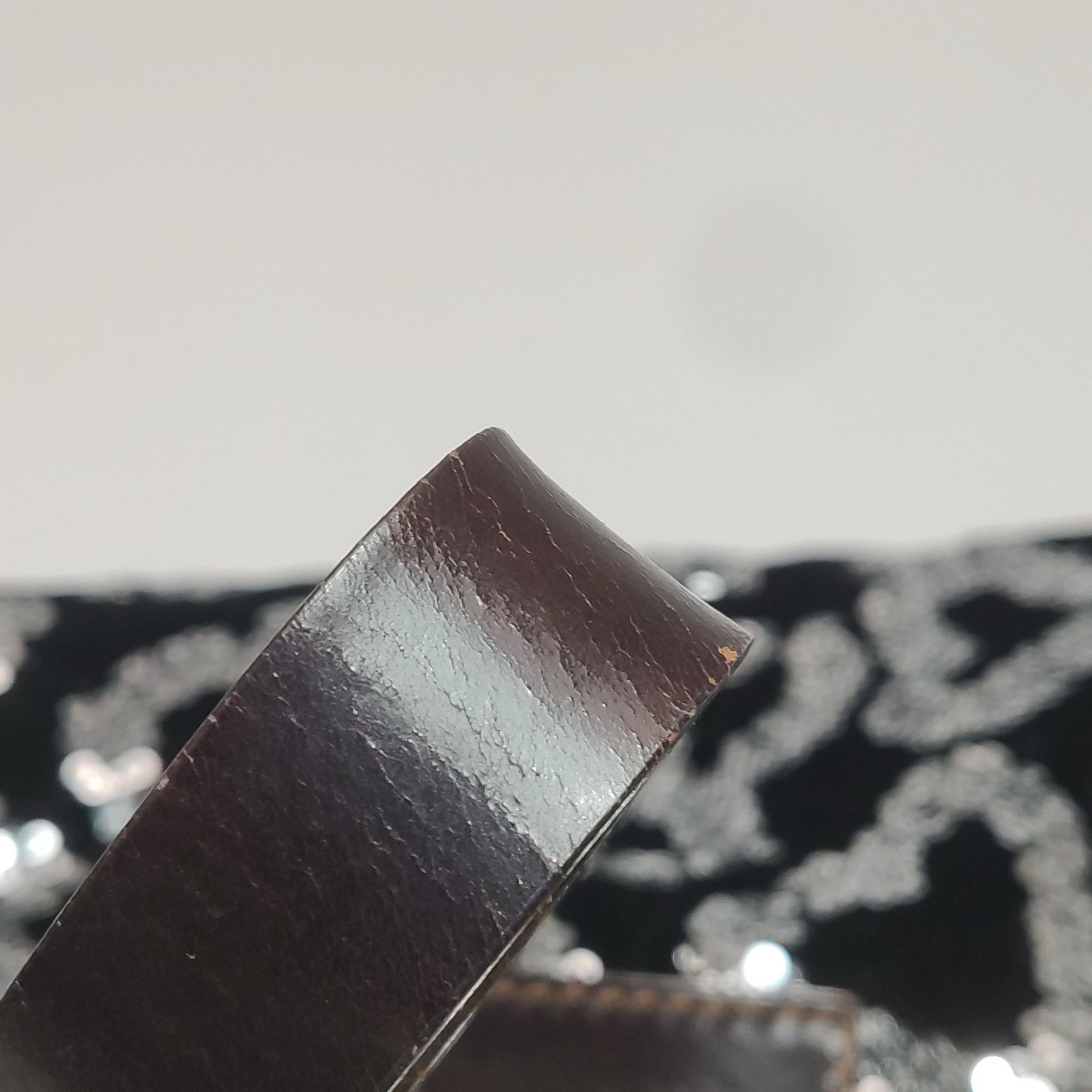 Fendi Baguette Borsa a tracolla bianca a forma di cuore con lustrini neri in vendita 12