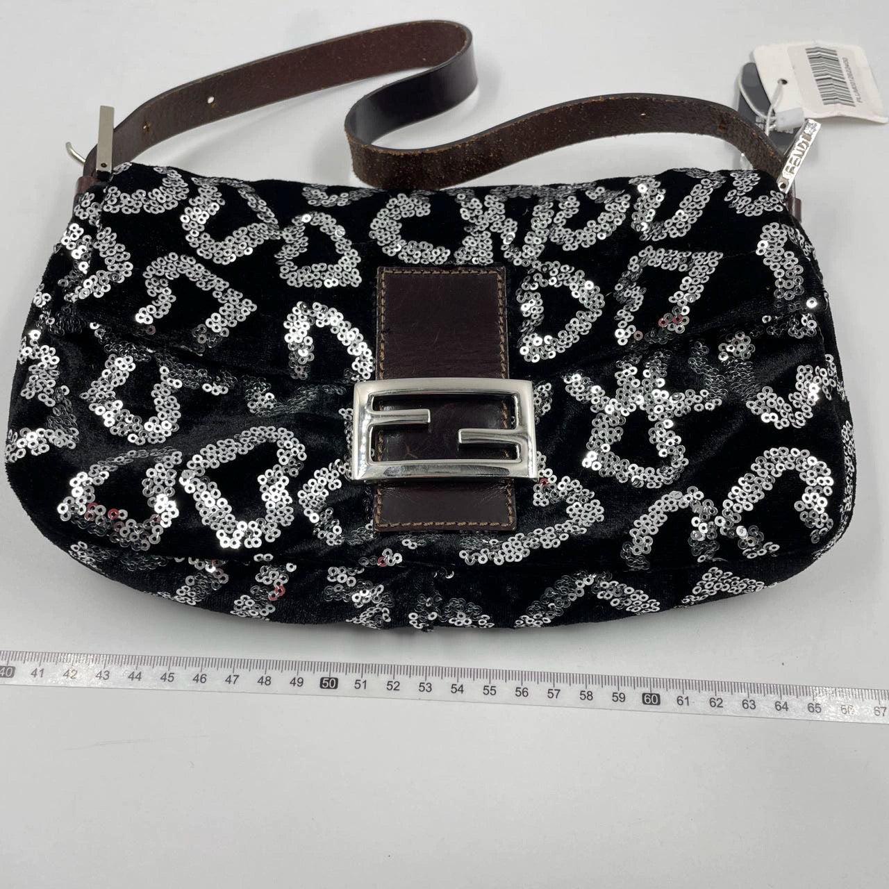 FENDI Baguette White Heart Shaped Sequin Black Shoulder Bag In Good Condition For Sale In AUBERVILLIERS, FR