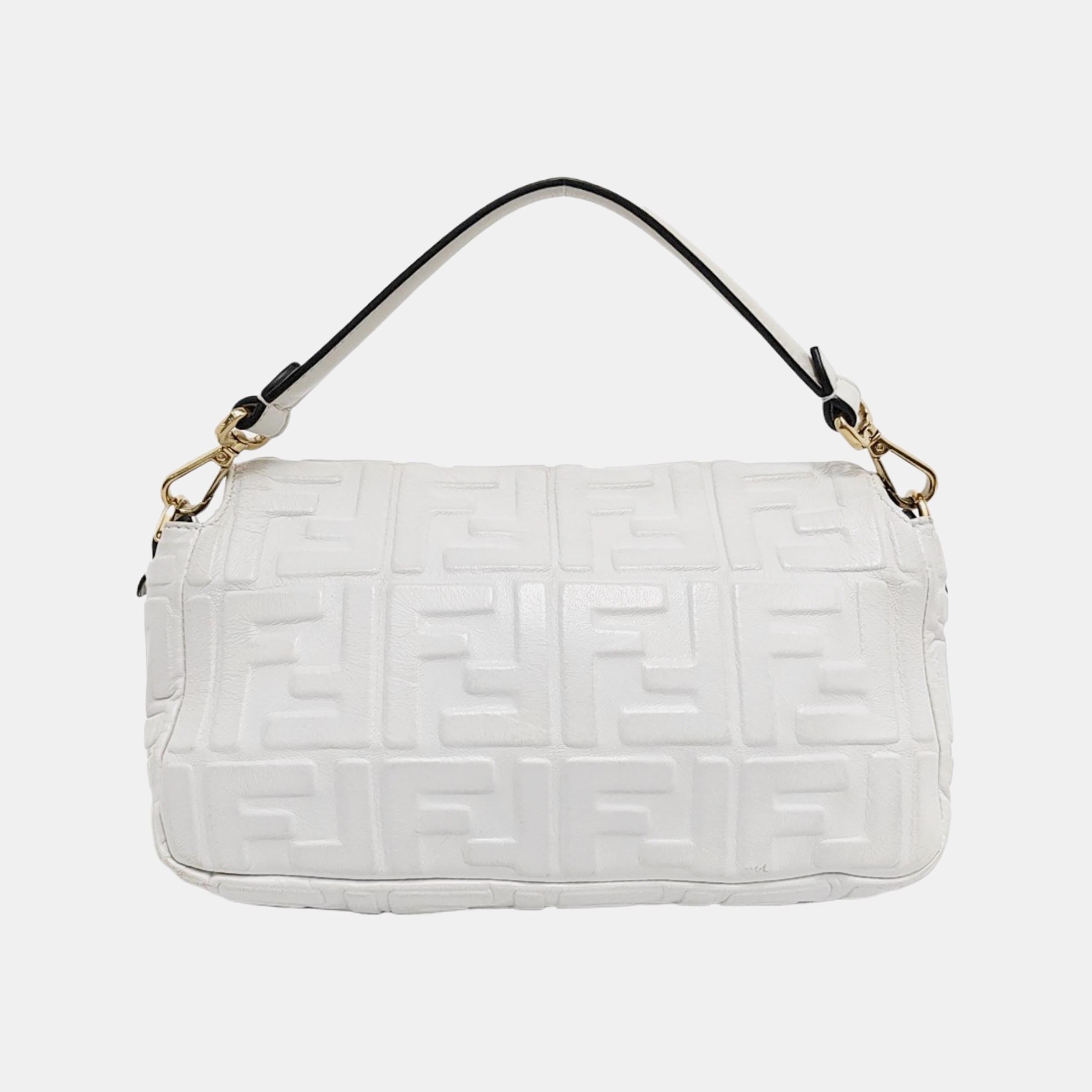 Fendi Baguette Borsa a tracolla media in pelle di agnello bianca In condizioni buone in vendita a AUBERVILLIERS, FR