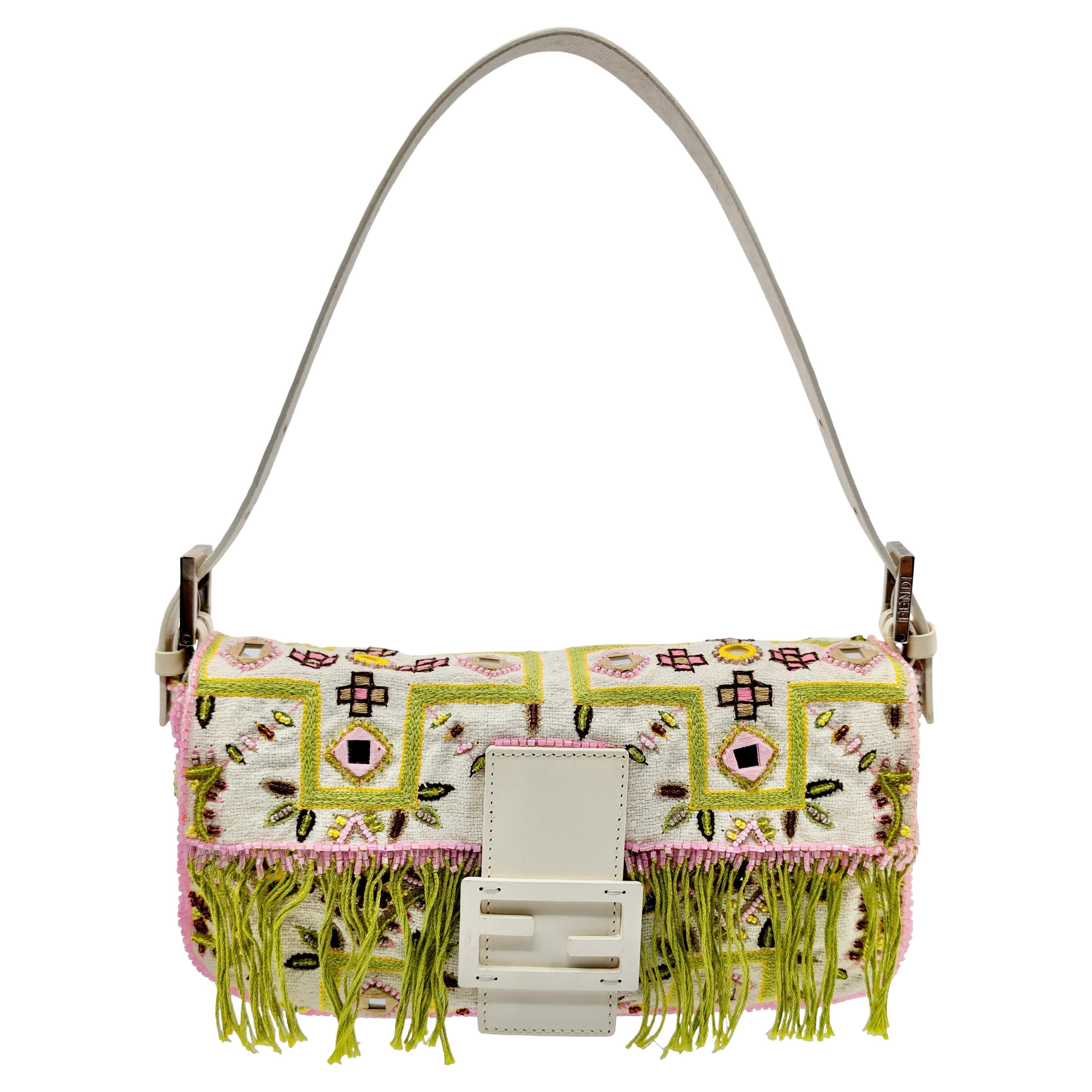 FENDI Baguette  Weißspiegelstickerei im Angebot