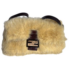 Sac à bandoulière en fourrure jaune Fendi Baguette