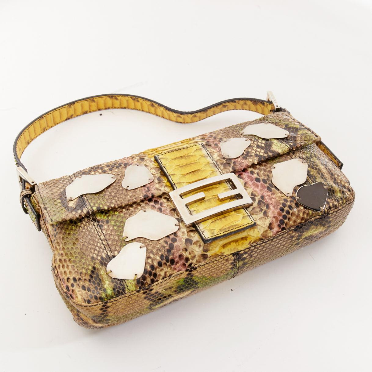 FENDI Baguette Gelbe Umhängetasche aus Leder mit Spiegelperlen FF Logo undombre-Schultertasche im Angebot 3