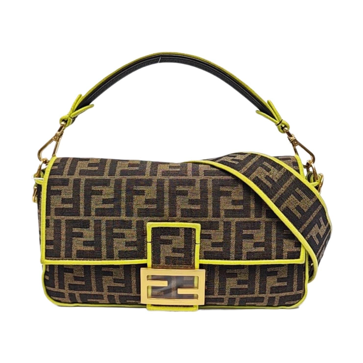 Fendi Baguette Zucca Monogram in tela con finiture neon Lime Crossbody in vendita