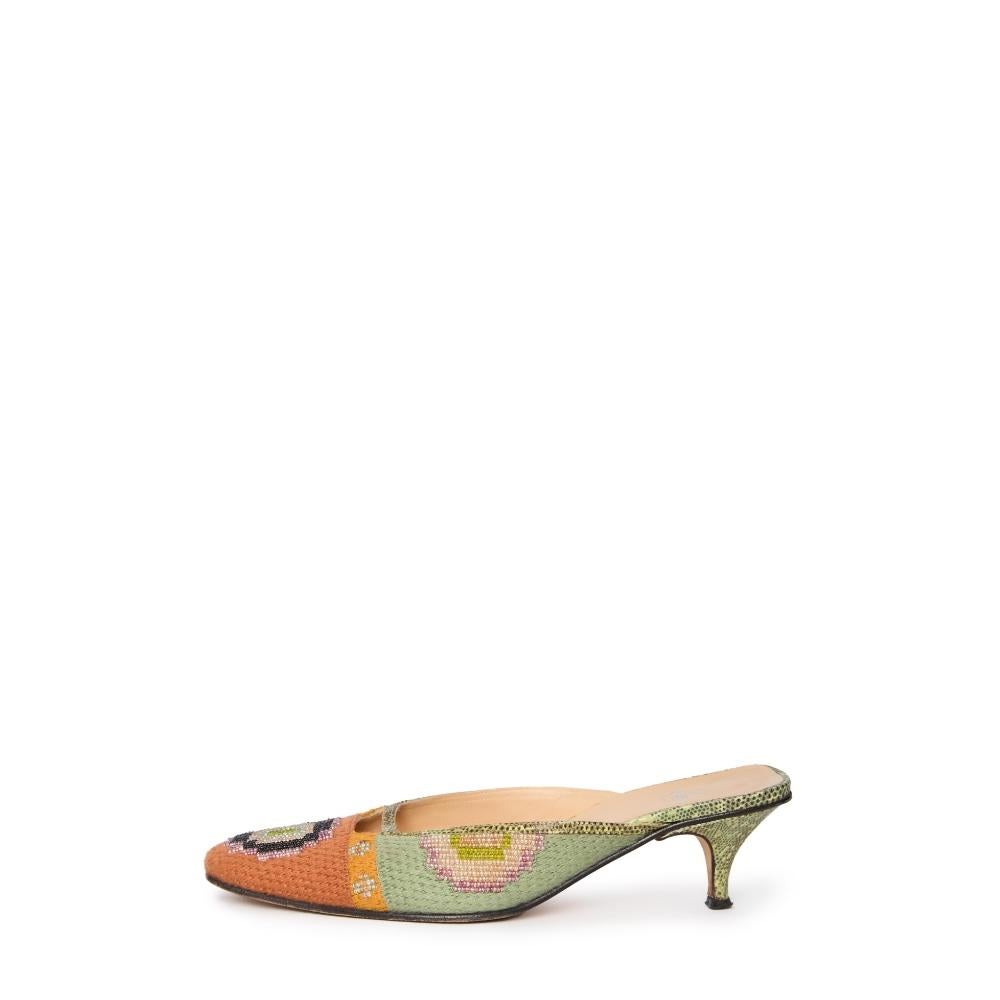 Beige Mules à perles Fendi en vente