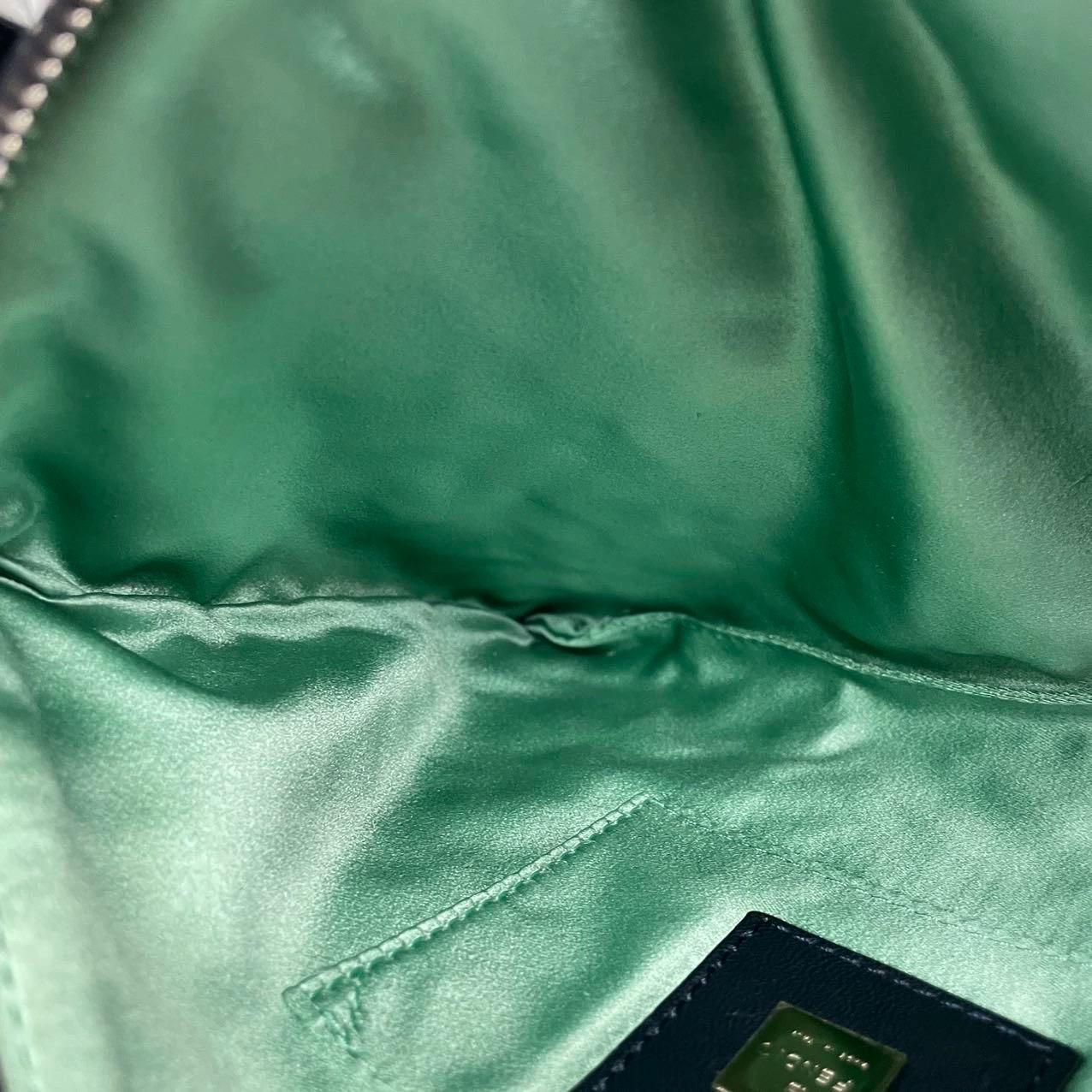 Sac à bandoulière perlé de Fendi Bleu Vert Greene Greene en vente 10