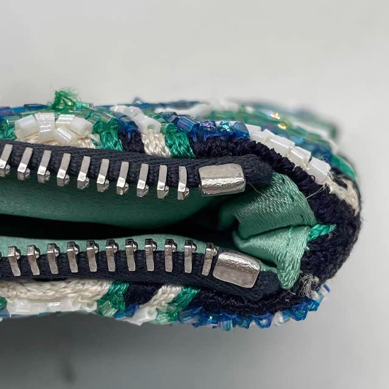 Sac à bandoulière perlé de Fendi Bleu Vert Greene Greene en vente 13