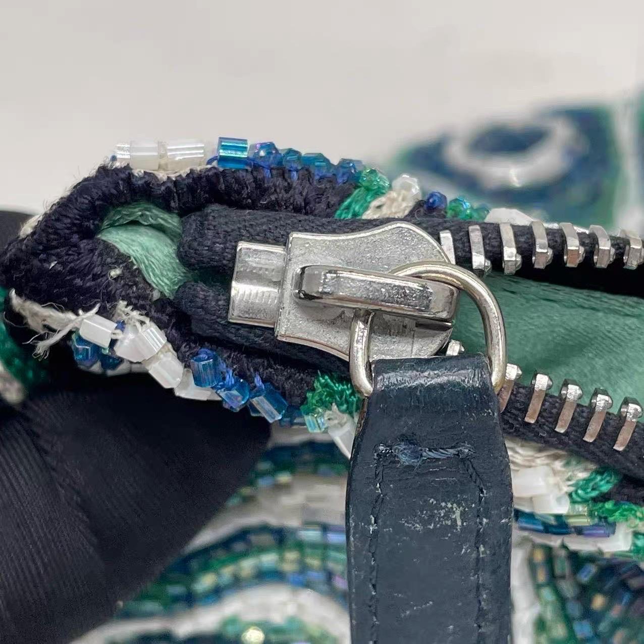 Sac à bandoulière perlé de Fendi Bleu Vert Greene Greene en vente 14