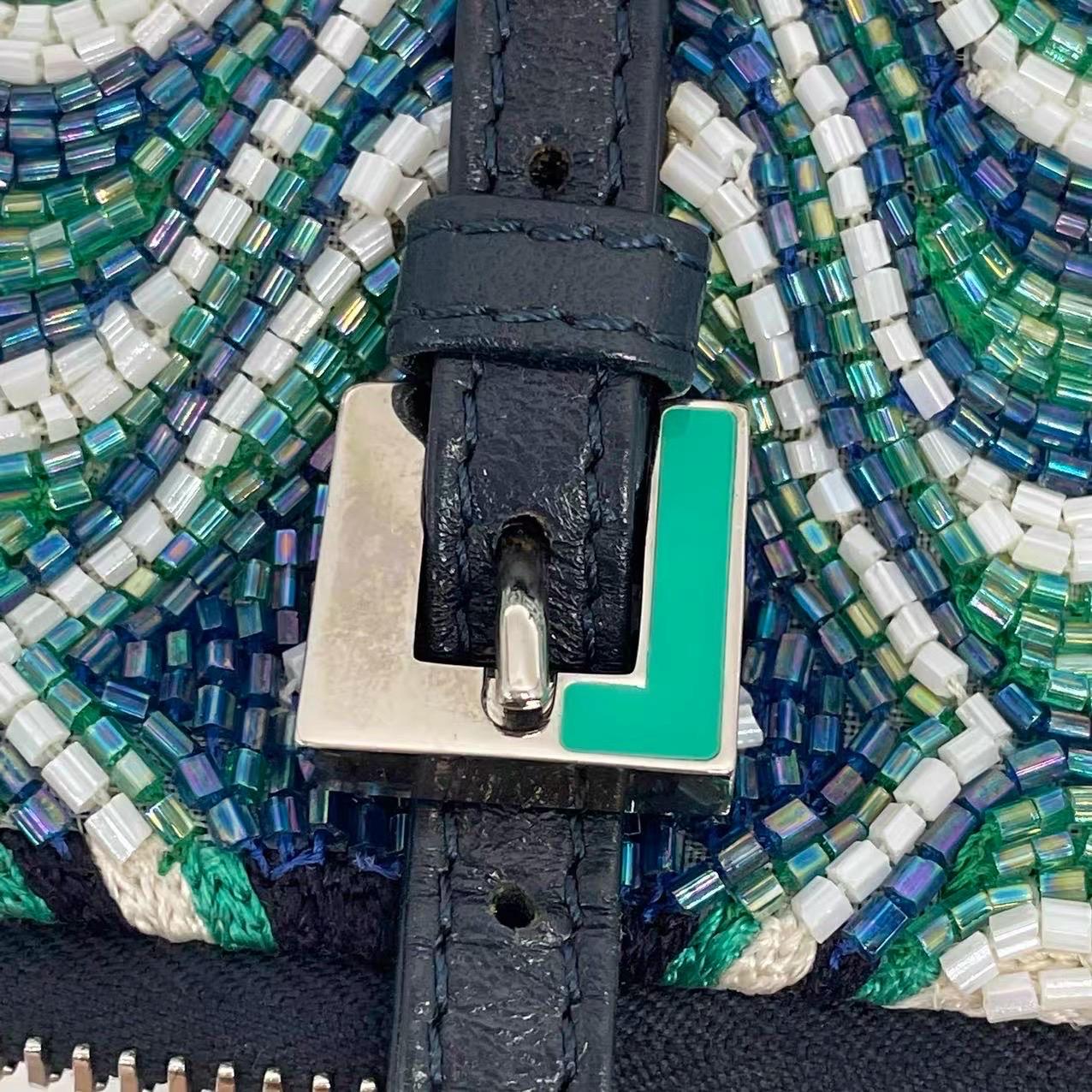 Sac à bandoulière perlé de Fendi Bleu Vert Greene Greene en vente 15
