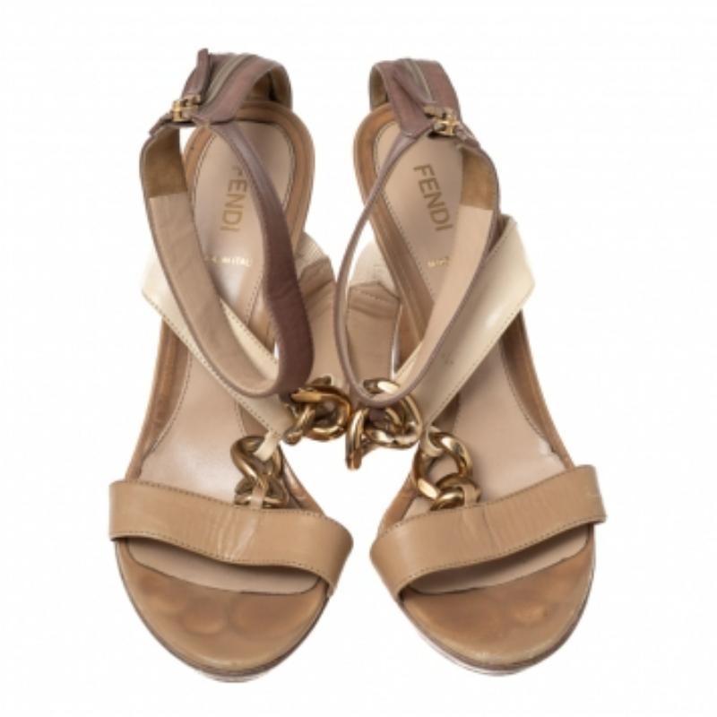Fendi Sandali con cinturino alla caviglia in pelle beige/marrone misura 38 in vendita 1