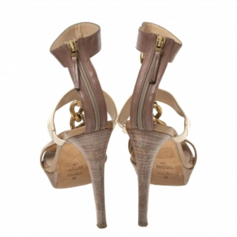 Fendi Sandali con cinturino alla caviglia in pelle beige/marrone misura 38 in vendita 2