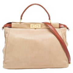 Fendi - Sac à main en cuir beige/brun à large poignée peekaboo