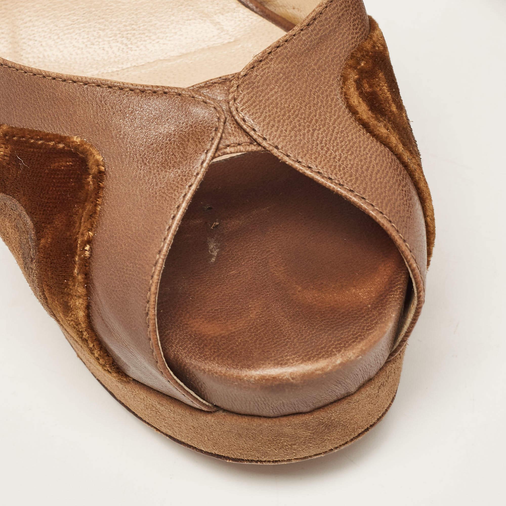 Fendi Beige/Brown Leather Velvet Ankle Strap Pumps Size 40 In Good Condition For Sale In Dubai, Al Qouz 2