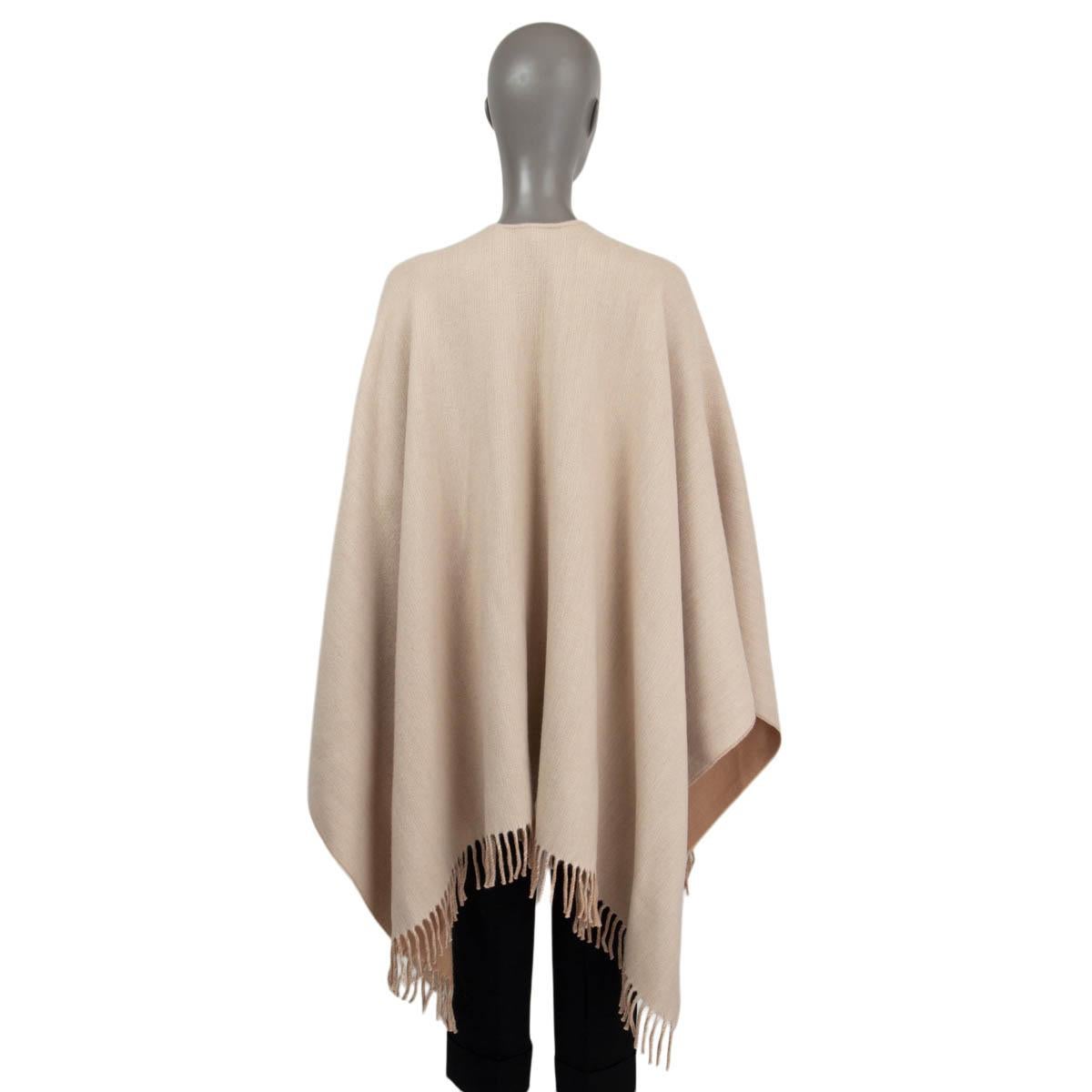 FENDI beige cashmere 2022 ZUCCA SHEARLING POCKET Cape Jacket One Size In Excellent Condition In Zürich, CH