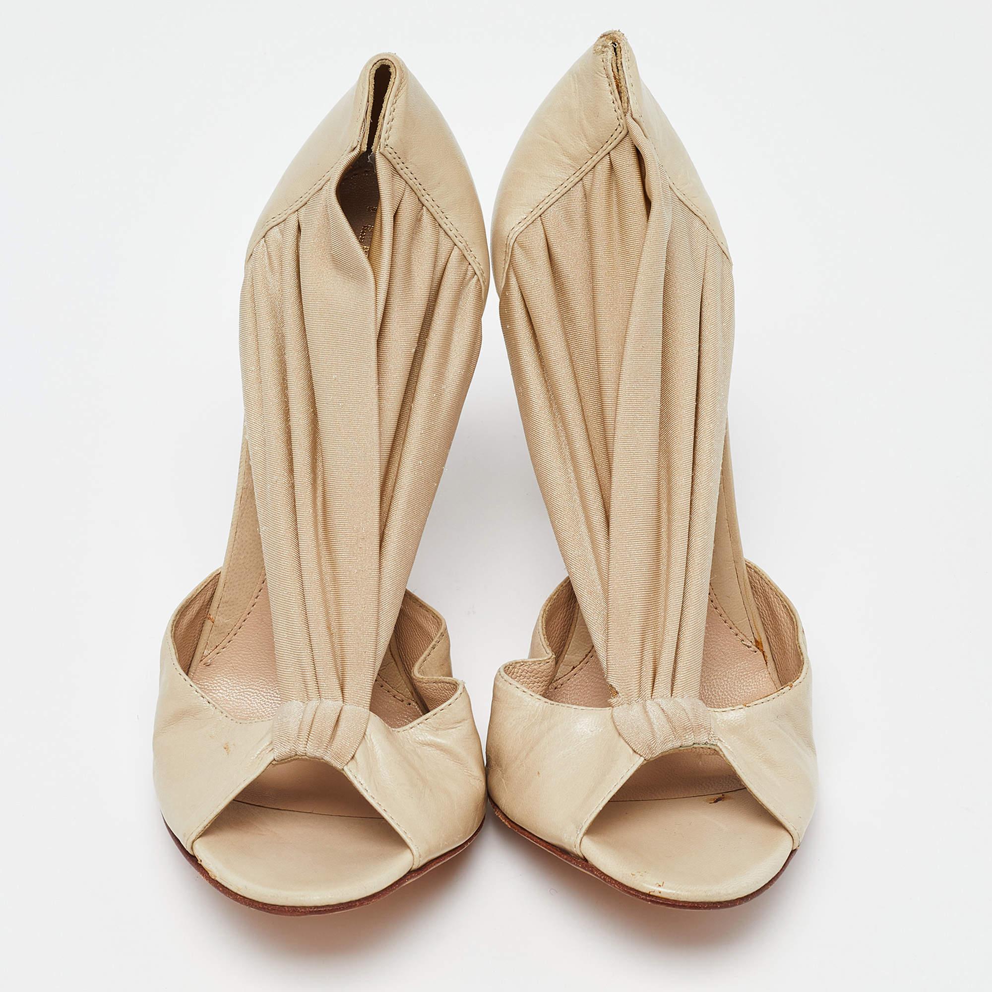 Beige Fendi escarpins à bout ouvert en cuir et tissu beige taille 39 en vente