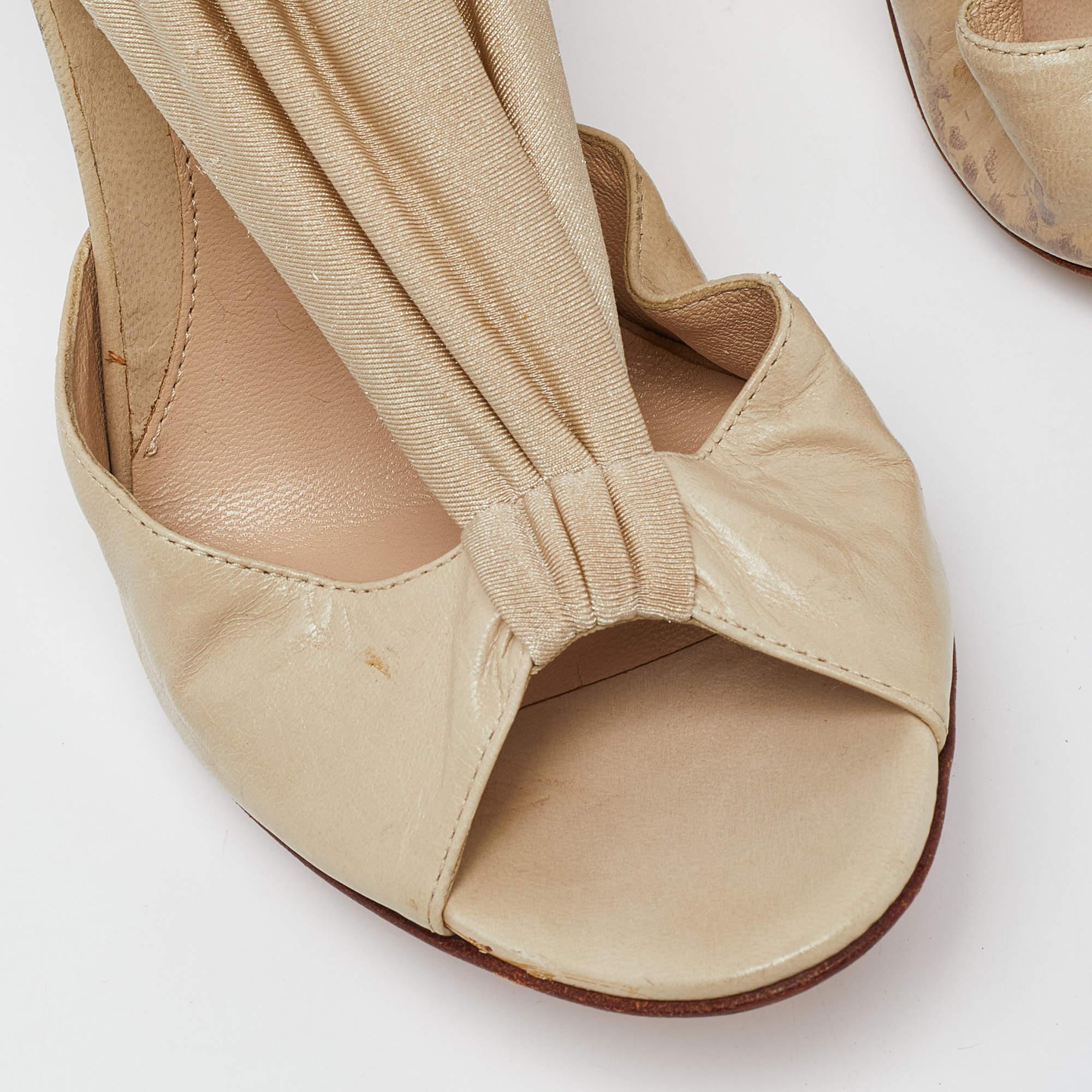 Fendi escarpins à bout ouvert en cuir et tissu beige taille 39 en vente 2