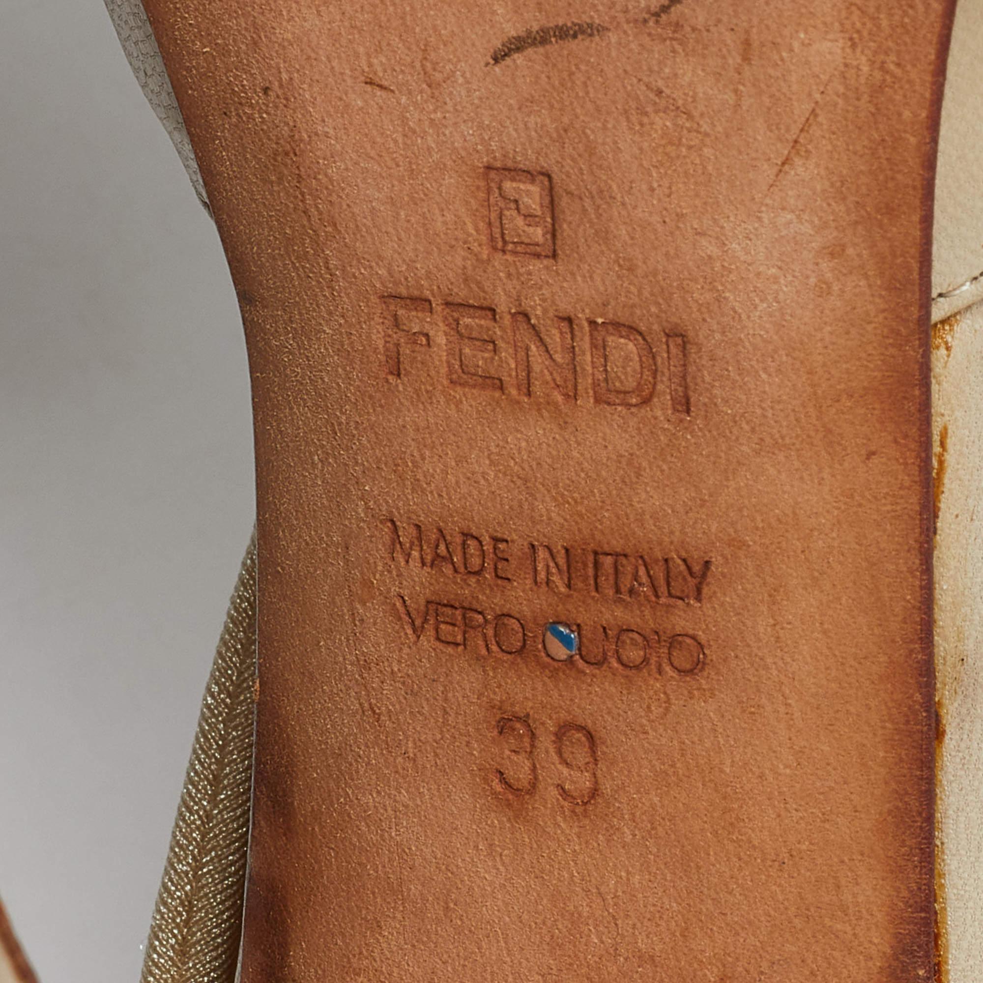 Fendi escarpins à bout ouvert en cuir et tissu beige taille 39 en vente 3