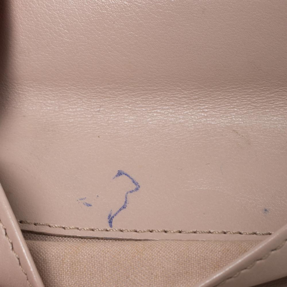 Fendi Bifold F ist kompakte Brieftasche aus beigefarbenem Leder im Angebot 5