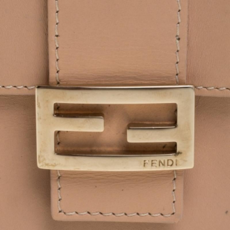 Beige Astuccio per sigarette in pelle beige di Fendi in vendita