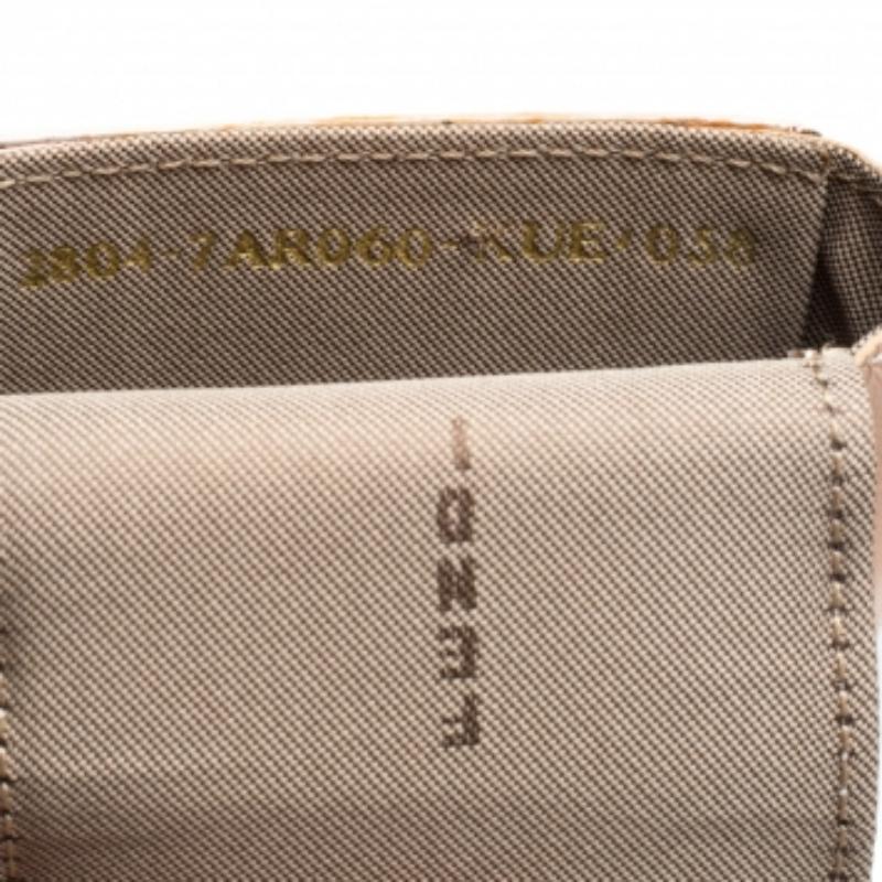 Astuccio per sigarette in pelle beige di Fendi in vendita 1