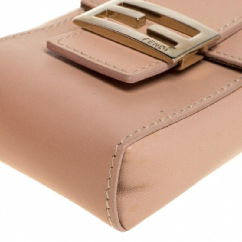 Astuccio per sigarette in pelle beige di Fendi in vendita 2