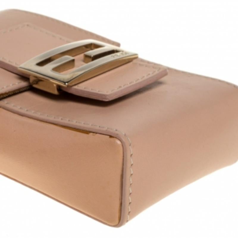 Astuccio per sigarette in pelle beige di Fendi in vendita 3