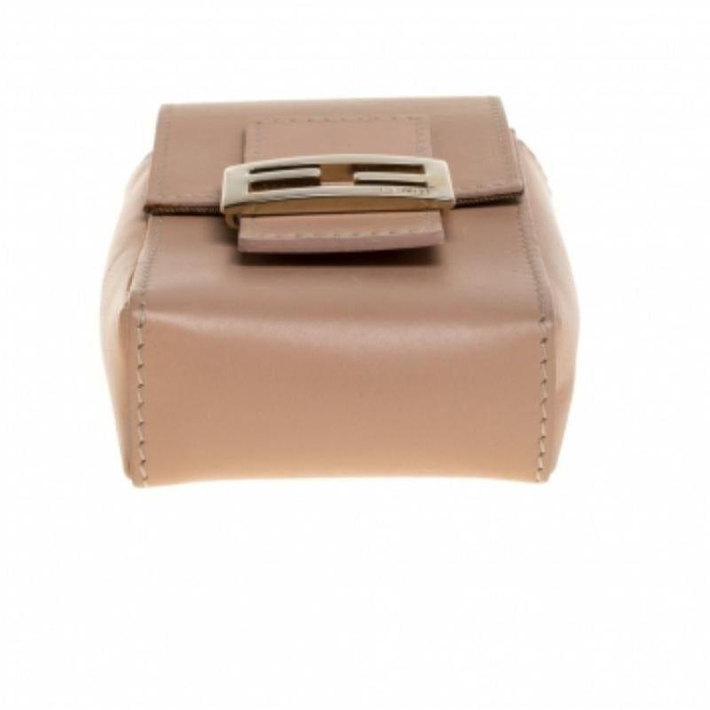 Astuccio per sigarette in pelle beige di Fendi in vendita 4