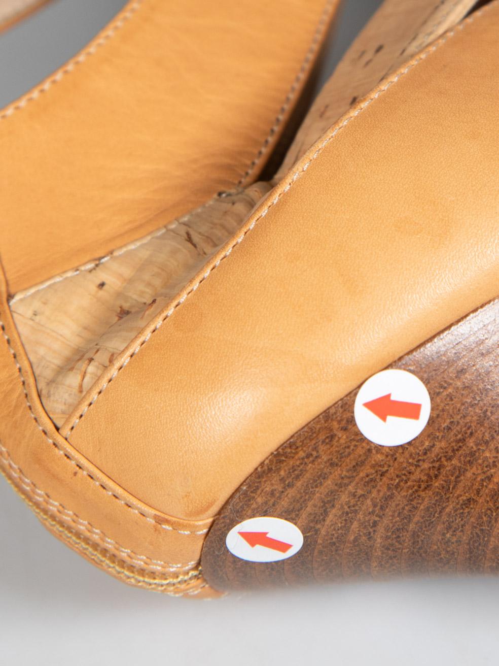 Sandales à talons en cuir et liège beige Fendi, taille IT 39 en vente 1