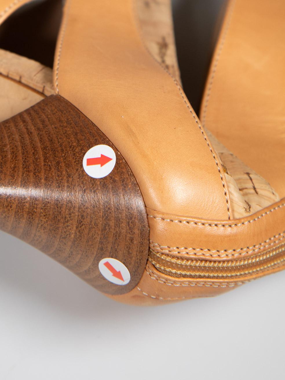 Sandales à talons en cuir et liège beige Fendi, taille IT 39 en vente 2
