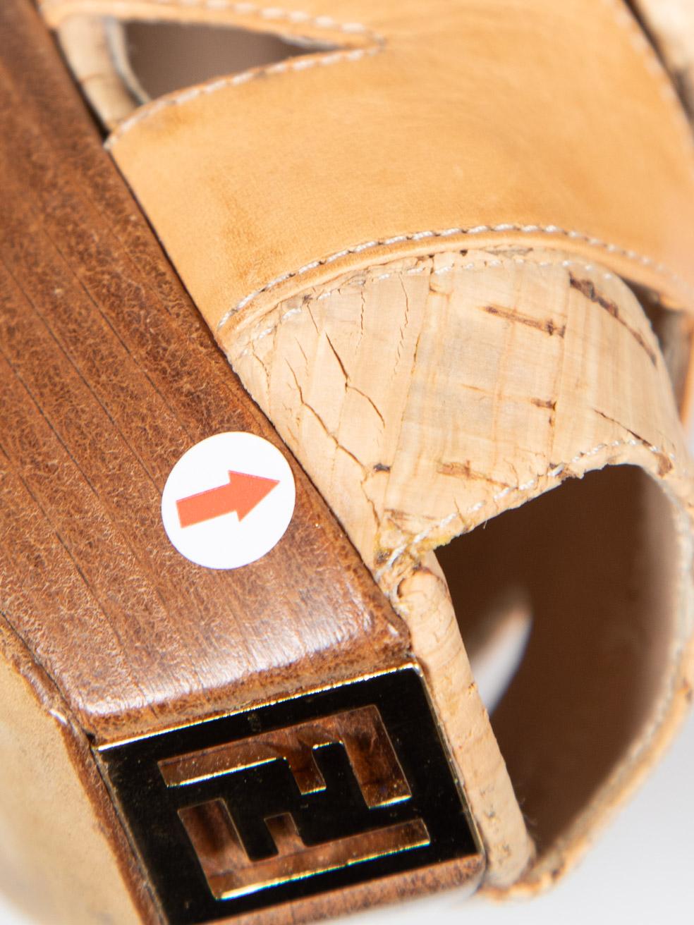 Sandales à talons en cuir et liège beige Fendi, taille IT 39 en vente 4