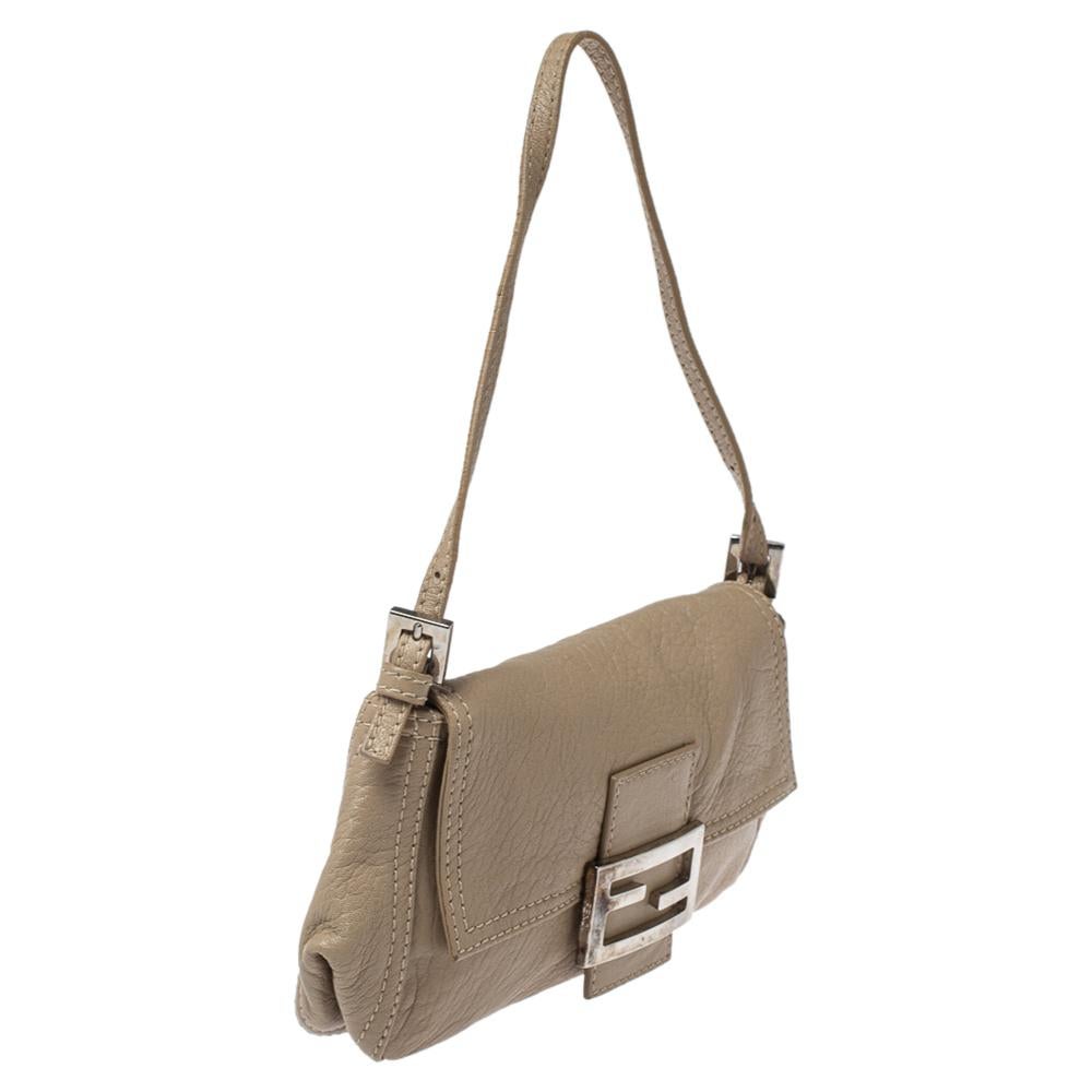 fendi beige baguette bag