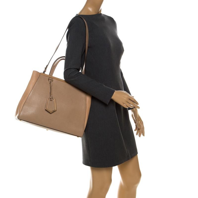 Fendi Beige Leder-Tasche Medium 2Jours im Zustand „Gut“ in Dubai, Al Qouz 2