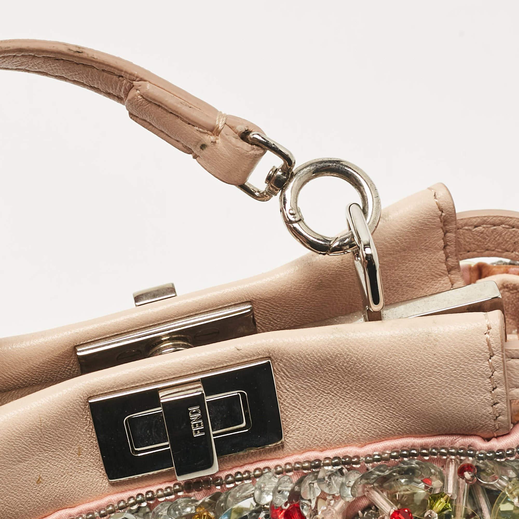 Borsa a tracolla Fendi Micro Peekaboo impreziosita in pelle beige 1