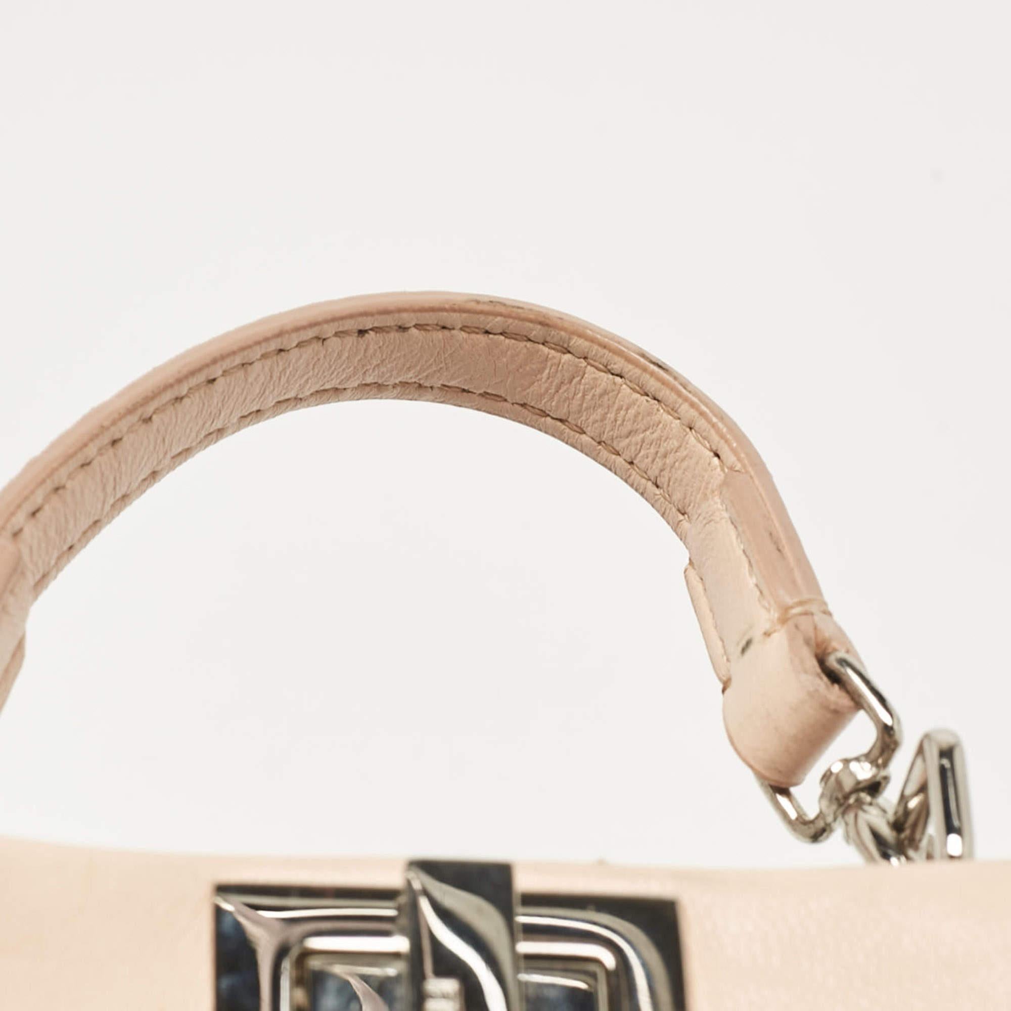 Borsa a tracolla Fendi Micro Peekaboo impreziosita in pelle beige 3