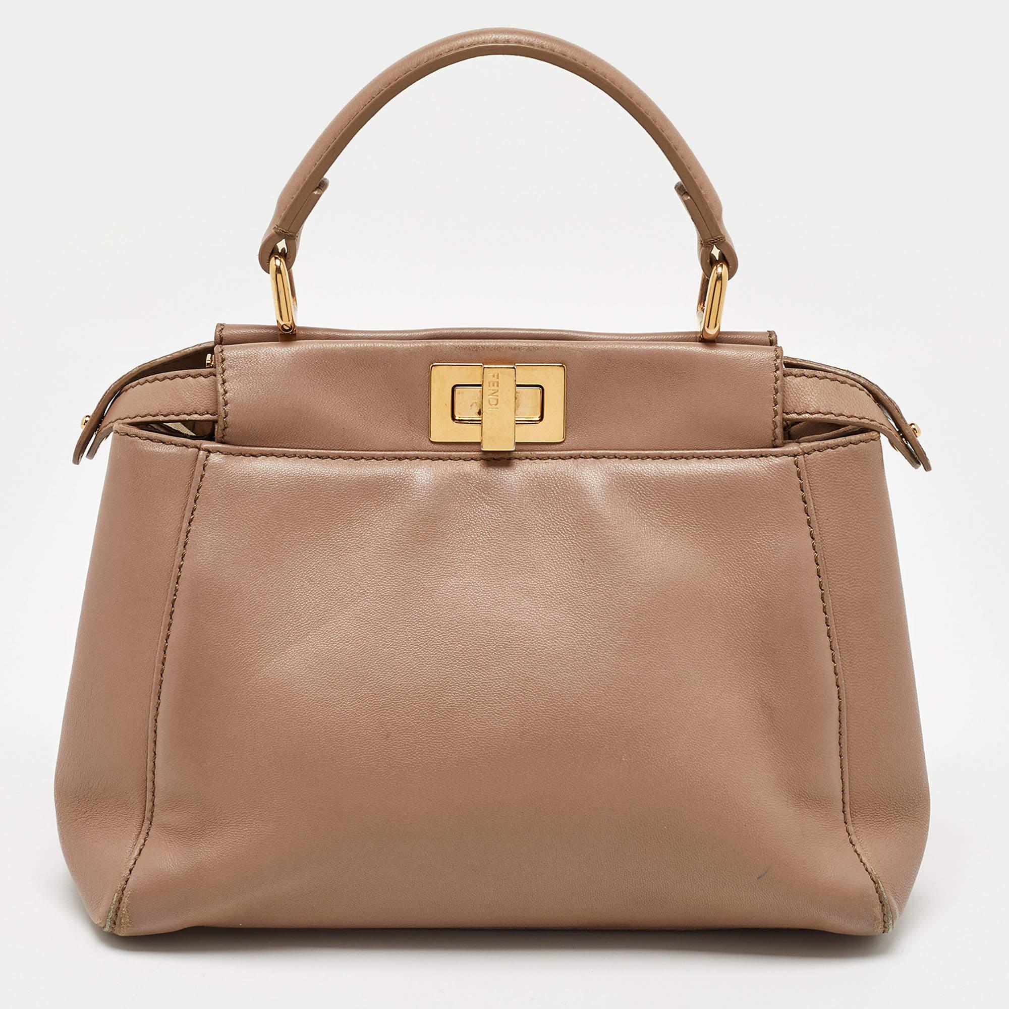 Displaying exquisite craftsmanship, this fabulous bag will certainly live up to your expectations. Featuring a chic design, it is made from luxe materials and has a roomy interior for carrying your essentials.

Includes: Detachable Strap