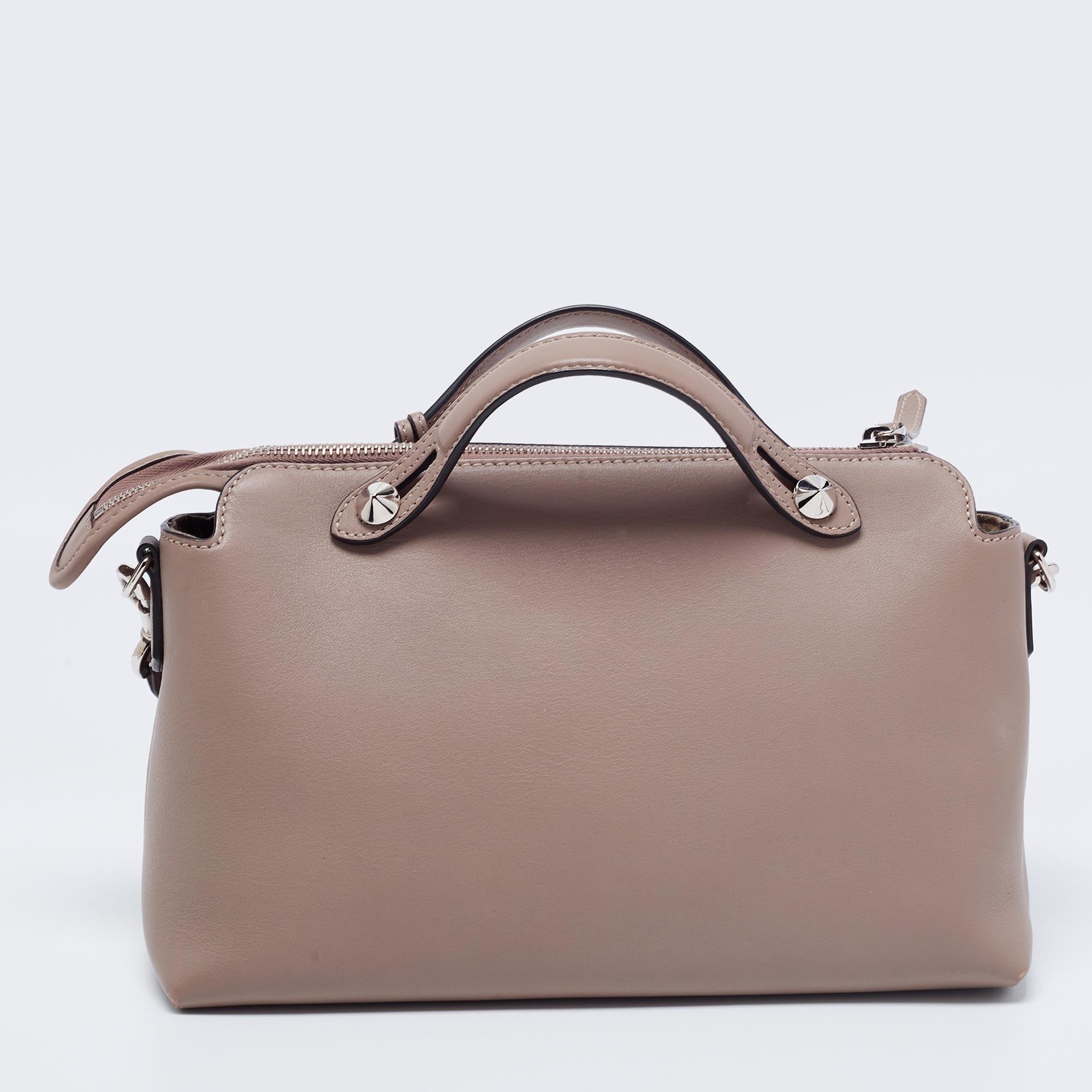 This Fendi By The way bag will win you with its simple yet classic appeal. Created from leather, it is an exceptional design to be used season after season. The brand embossed details offer it a signature accent, and the bag is held by a short