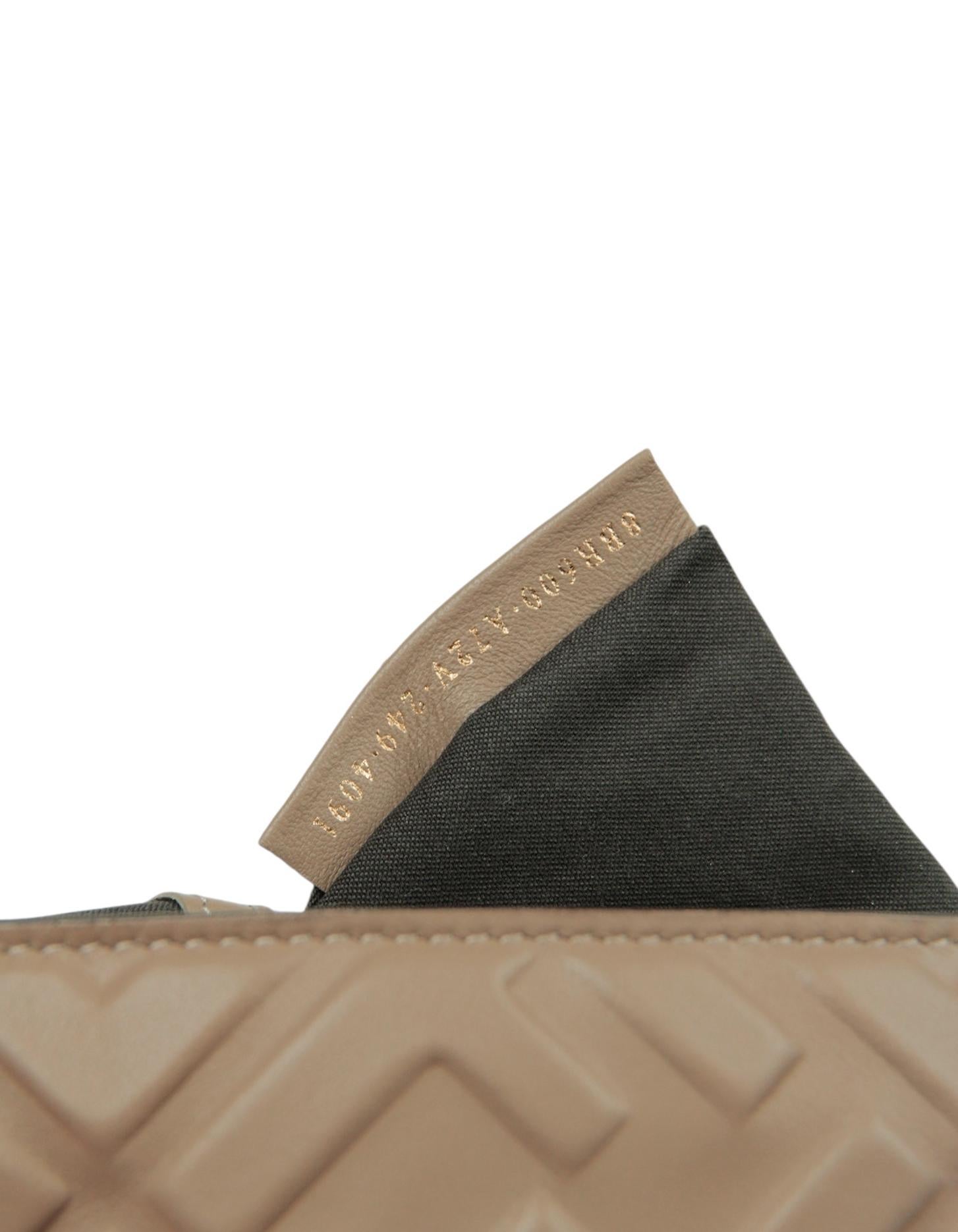 Fendi Beige Nappa Leather Embossed Logo FF 1974 Medium Baguette NM Bag Bag en vente 3