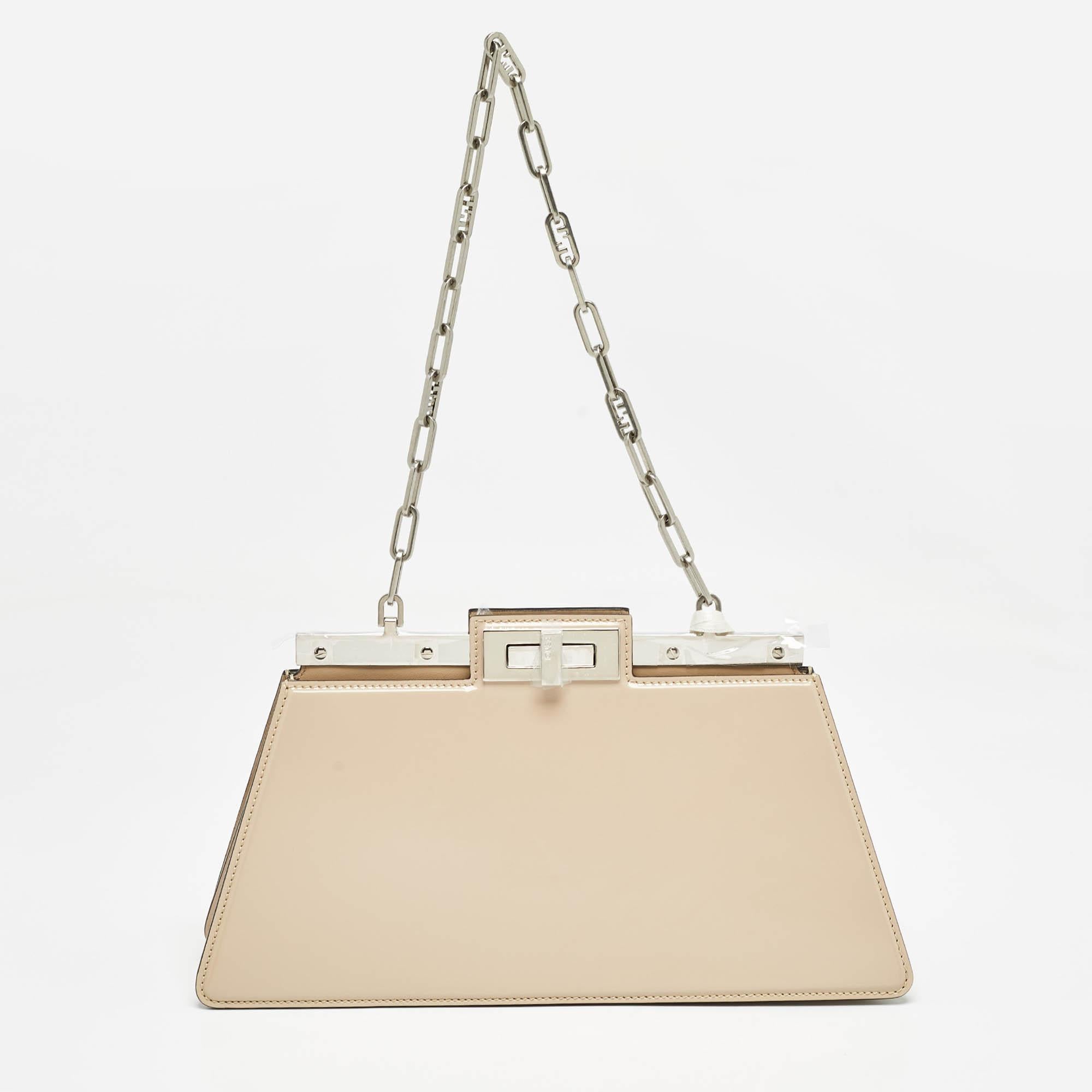 Fendi Beige Medium Peekaboo Cut Tasche aus Lackleder Medium Damen