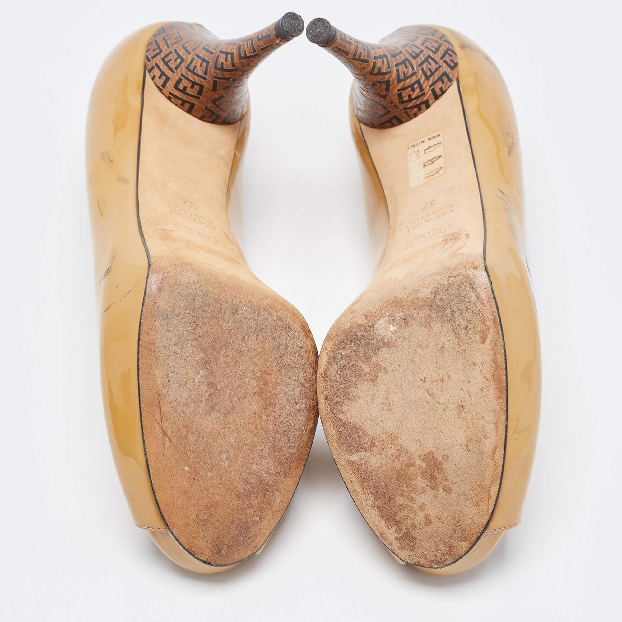 Fendi Beige Patent Leather Zucca Heel Peep Toe Pumps Size 37 For Sale 3