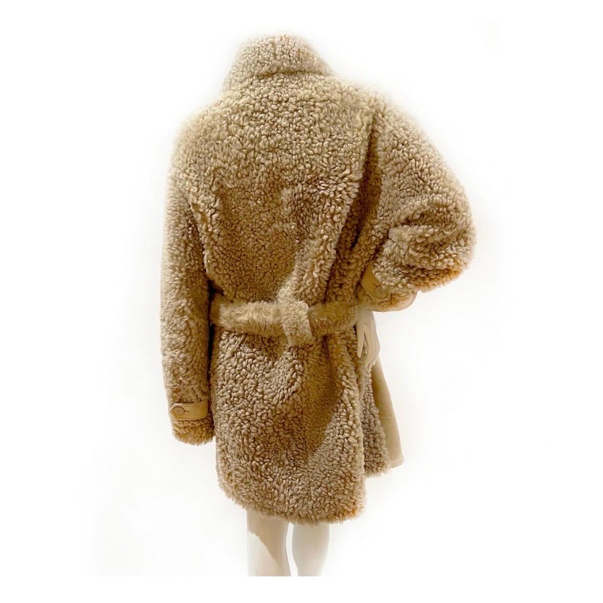 Beige Shearling Coat by Fendi
Winter 2019 (Men's)
Made in Italy
Beige Leather & fur 
Embroidered Fendi Zucca patch on chest 
Fur collar
Front button/zip combination closure 
Dual snap chest pockets  
Dual snap hip pockets
Tie Belt/ belt loops
100%