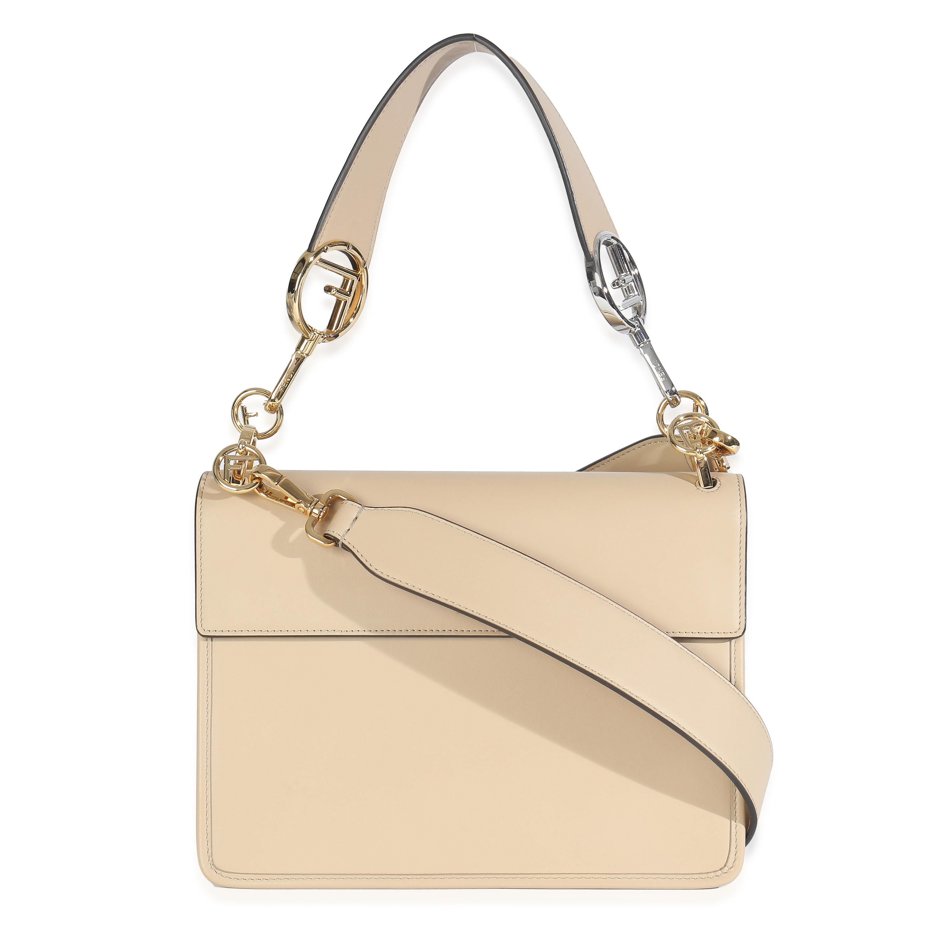 Titolo dell'elenco: Fendi Beige Vitello Century Opaco F is Fendi Kan I Borsa a tracolla
SKU: Z148190
MSRP: 2390.00 USD
Condizioni: Usato 
Condizioni della borsa: Perfetta
Commenti sulle condizioni: L'articolo non presenta segni di usura. Vendita
